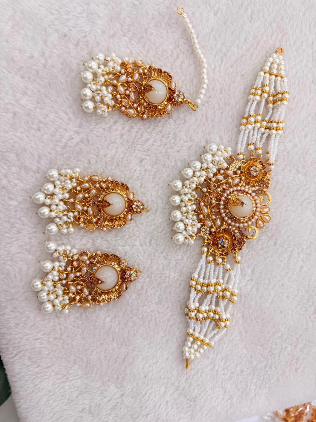Noor Medallion Pearl Choker & Tikka Set