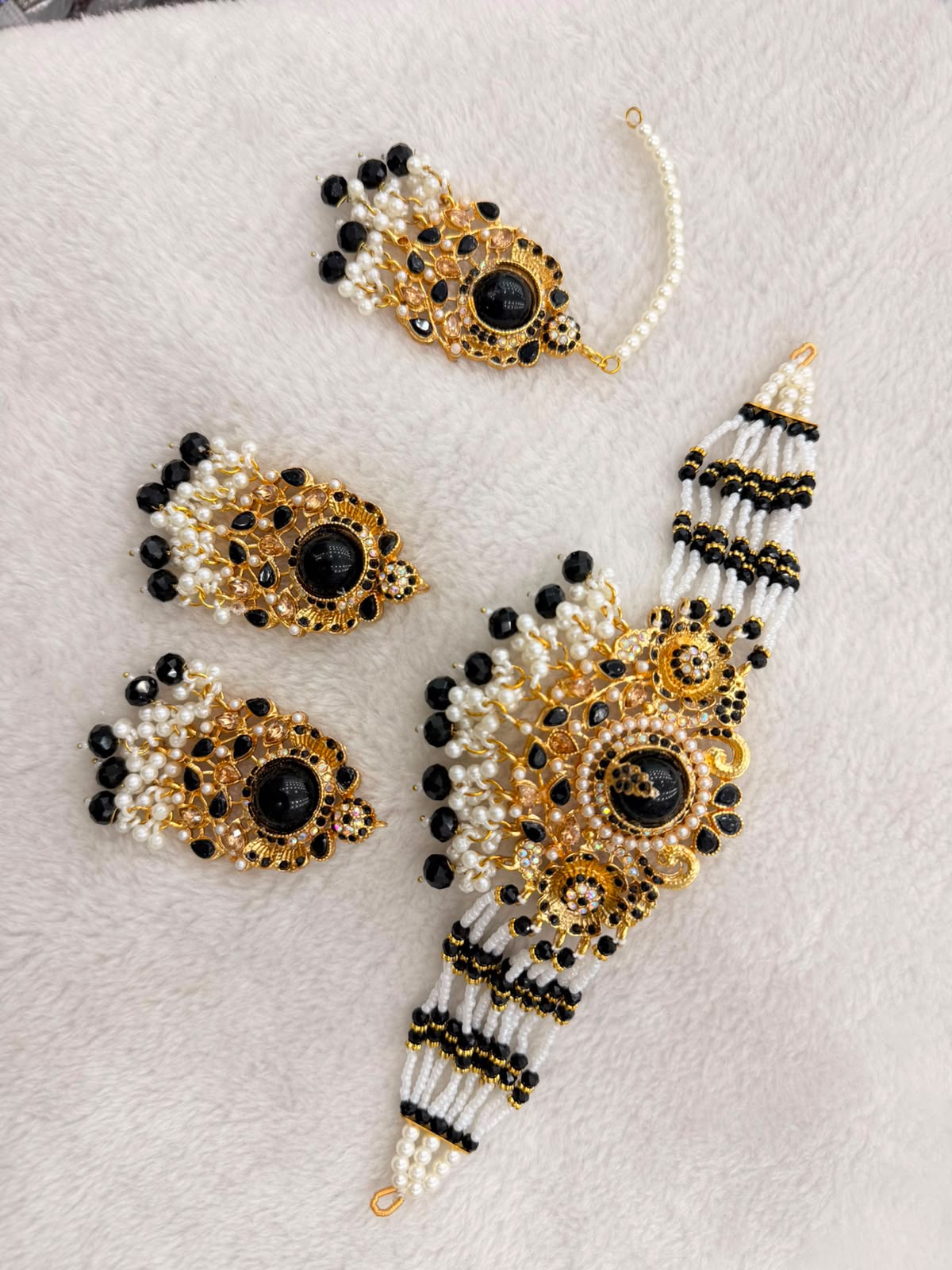 Noor Medallion Pearl Choker & Tikka Set