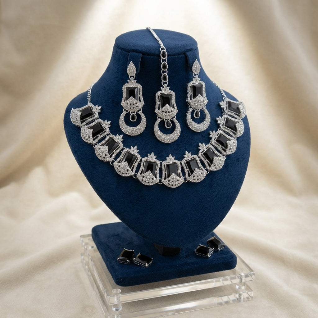 Regal Crown Choker